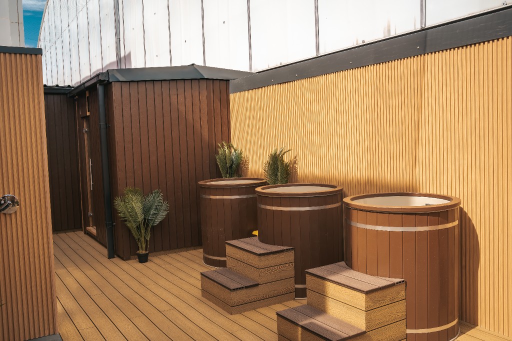 Cold plunge to refresh and energise